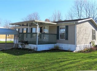 1048 S Park Dr, Brookfield, OH