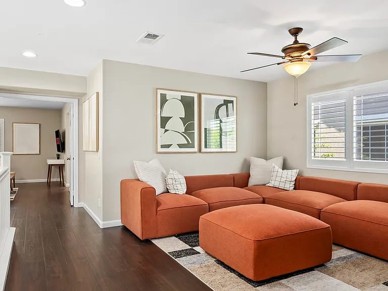 663 Glasgow Ct — Photo 8