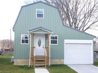233 McCook Ave, Dennison, OH 44621