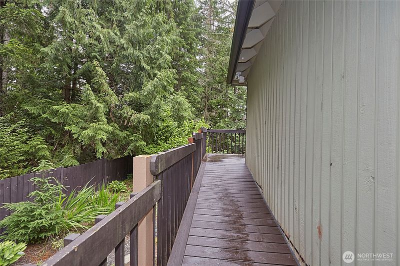 4th image of 690 Peter Hagen Road W