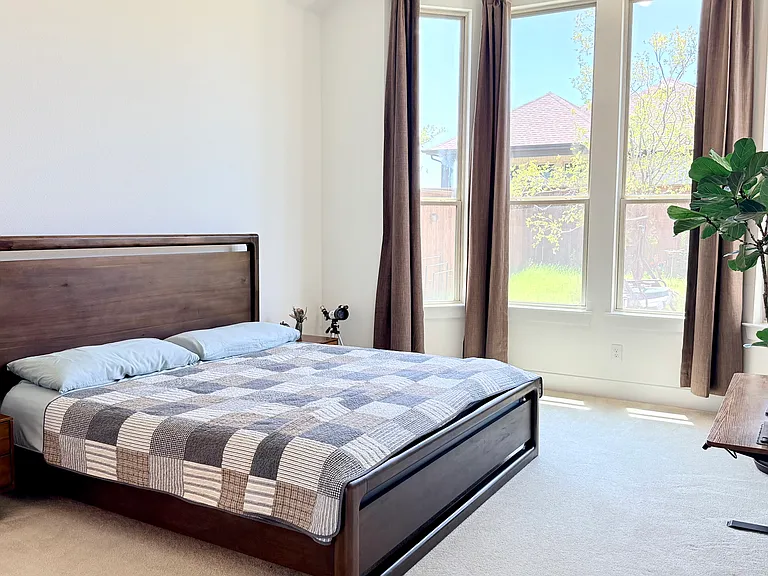 2433 Plumeria Ln — Photo 16