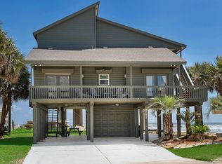 4242 Pelican Ln, Galveston, TX 77554