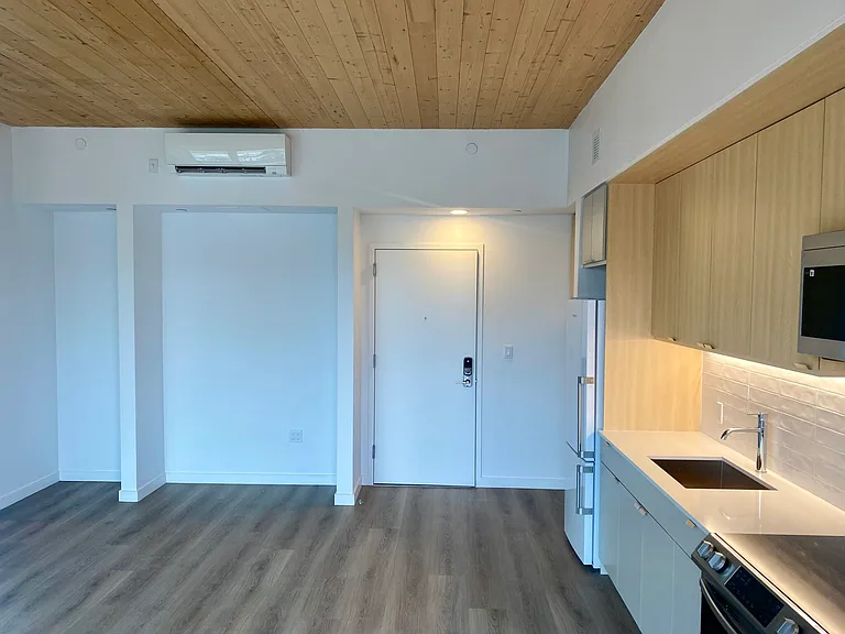 154 Broadway #502 — Photo 7