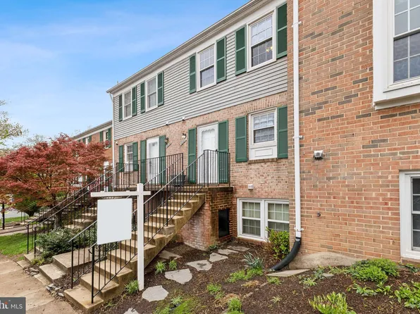 1049 Brixton Ct, Sterling, VA 20164