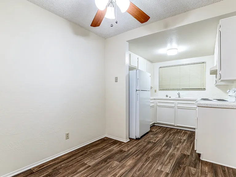 1575 Oak Apartment Homes — Photo 33