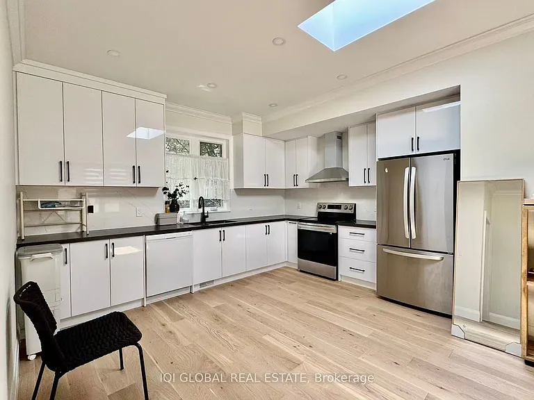 57 Threadneedle Cres — Photo 10