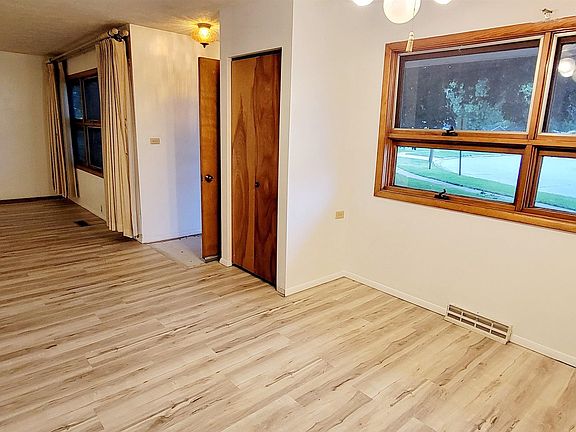 5th image of 150 Garden Dr