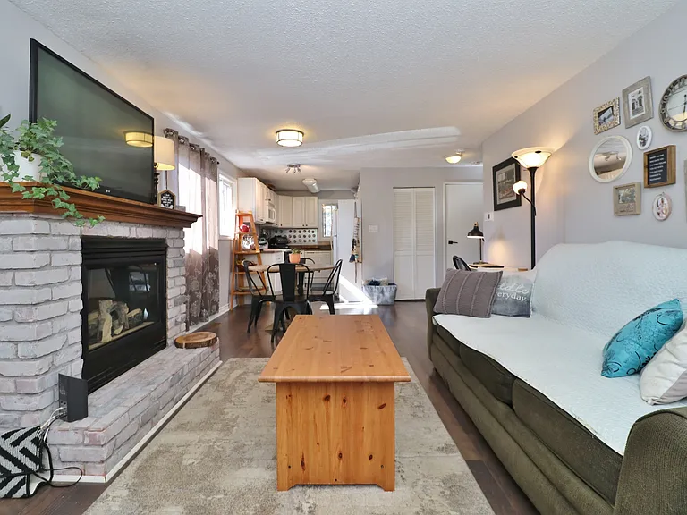 15 Laurie Ct #A — Photo 8