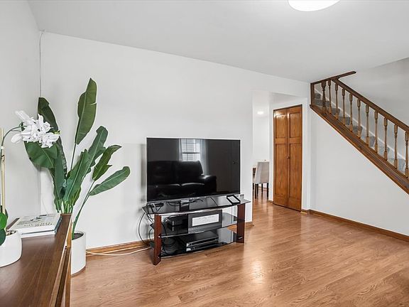 4th image of 407 Chelsea Cv
