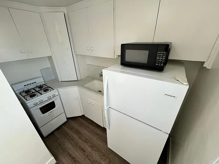 15-35 N Longfellow Ave — Photo 3