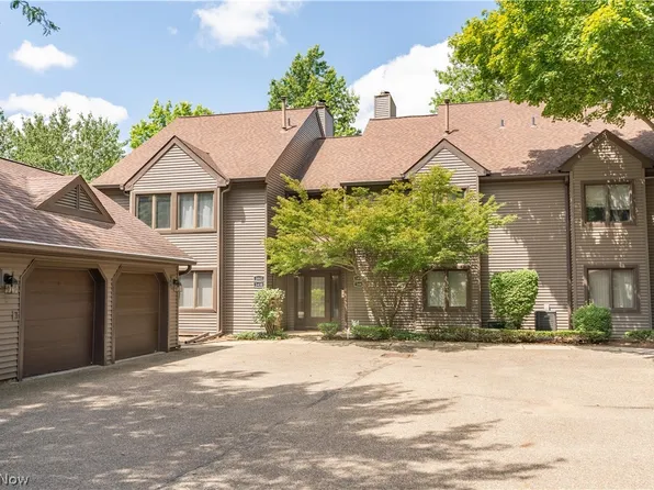 1441 Harbor Dr NW, Canton, OH 44708