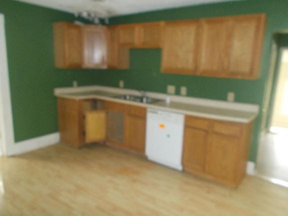 3rd image of 165 E South St