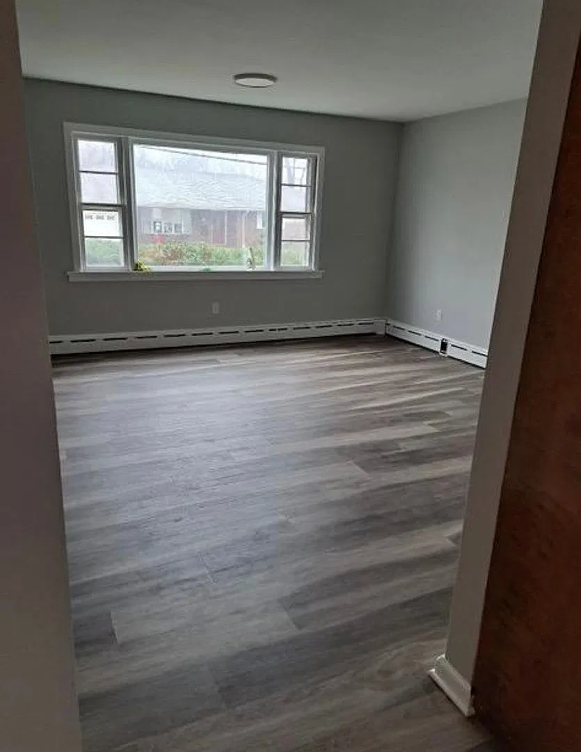 Spacious 4-Bedroom Home with 2.5 Baths for Rent — Photo 3