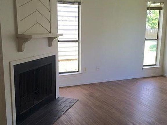 2nd image of 823 Taulbee Ln APT C