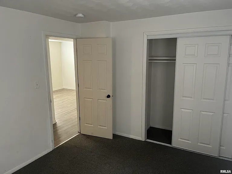 227 W Elm St — Photo 6