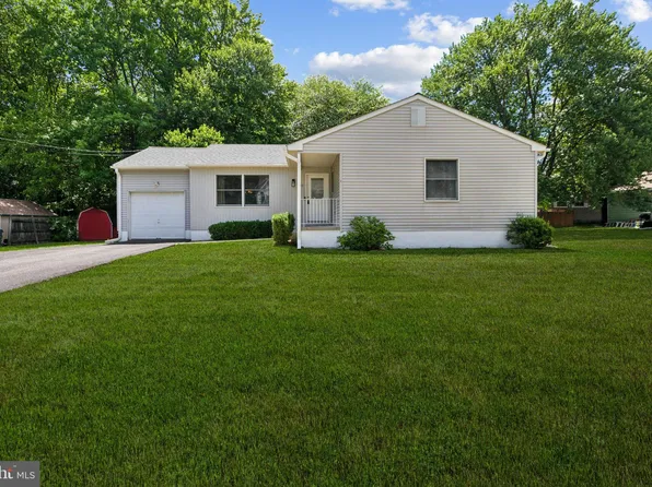 319 Juniper Ave, Somerdale, NJ 08083