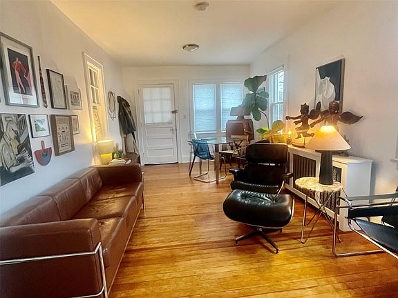 4th image of 165 Brook St #1