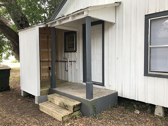 Back porch with washer/dryer hookups