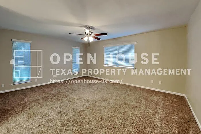 1025 Aspen Ln — Photo 8
