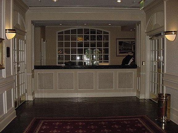 Front desk / concierge