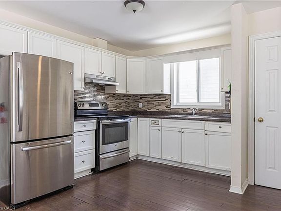 3rd image of 138 Carlton St