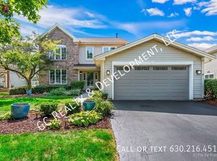 590 Golfers Ln, Bartlett, IL