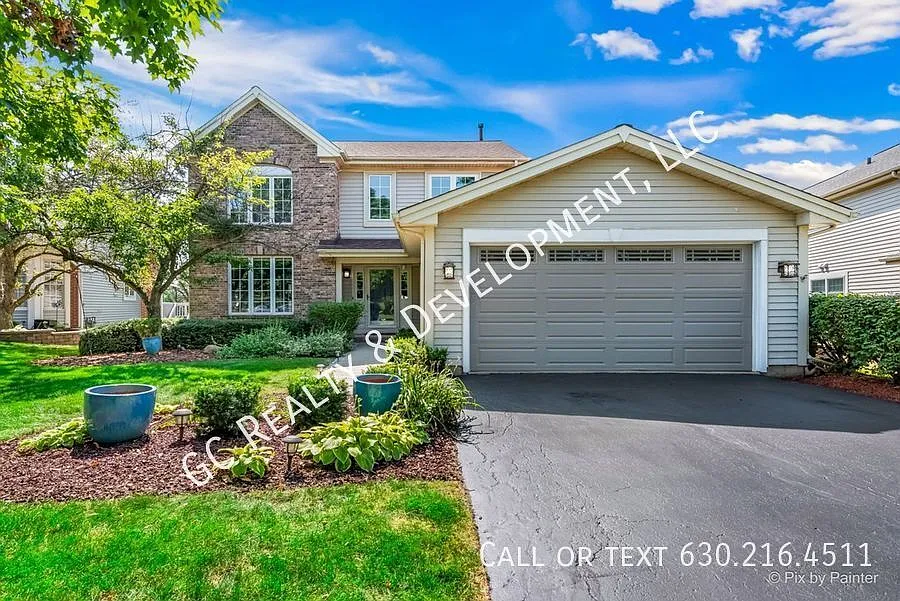 590 Golfers Ln photo 1