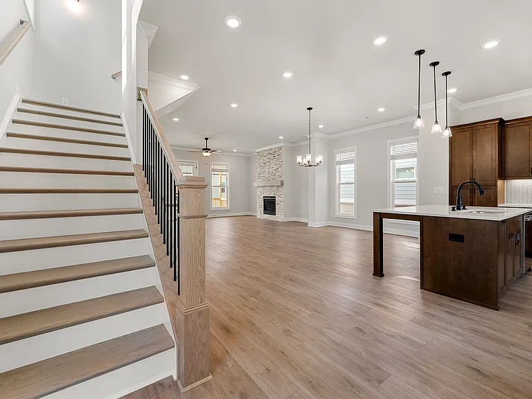 114 Stonehouse Dr — Photo 4