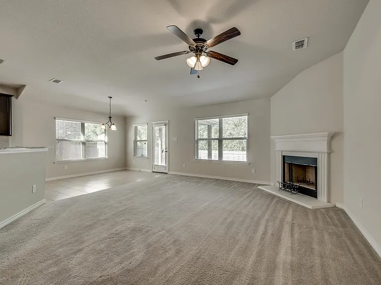 1900 Abby Creek Dr — Photo 6