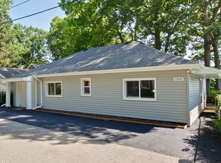 33660 N Lake Shore Dr, Grayslake, IL