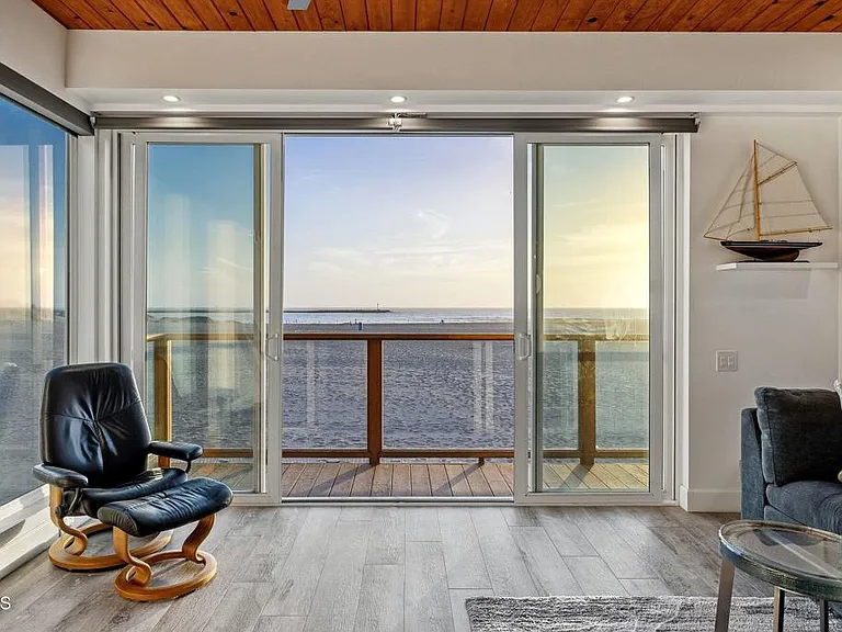 3373 Ocean Dr — Photo 34