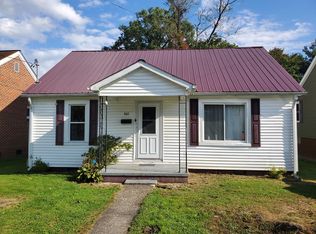 460 Park St, Oak Hill, WV 25901