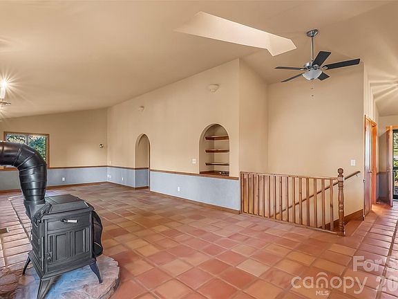 5th image of 75 Bluebird Ln
