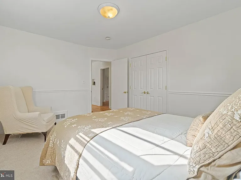 9407 Singleton Dr — Photo 12