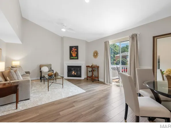 9165 Robin Ct, Saint Louis, MO 63144