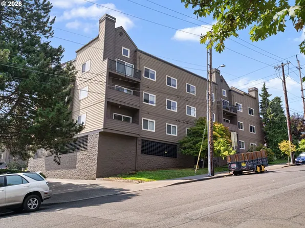 4320 S Corbett Ave APT 114, Portland, OR 97239