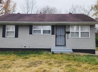 408 Caithness Rd, Saint Louis, MO 63137