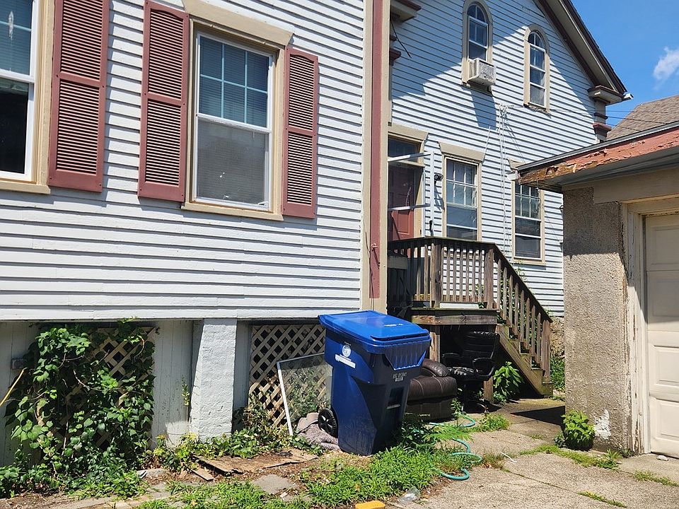 2nd image of 33 Madison St