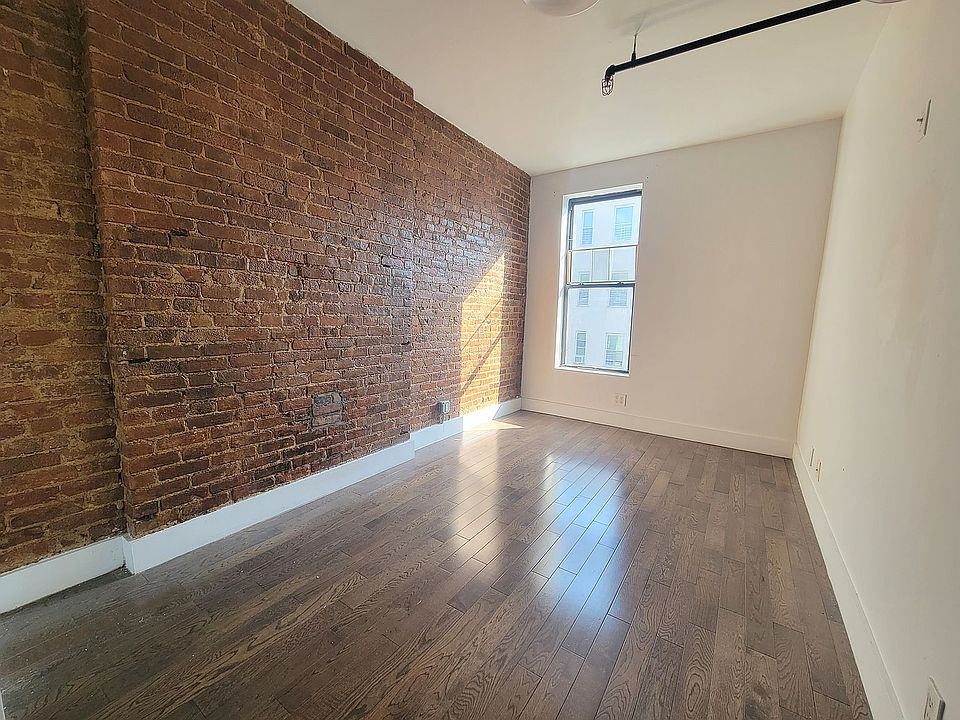 1st image of 36 W 119th St #8