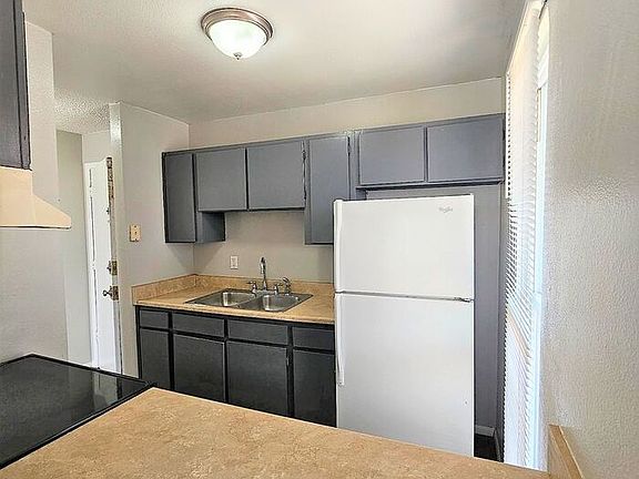 5th image of 4320 Loomis Ave APT A