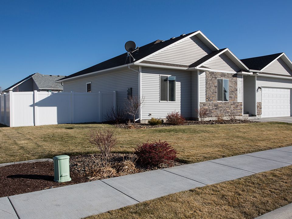 1st image of 457 Jeanine Cir