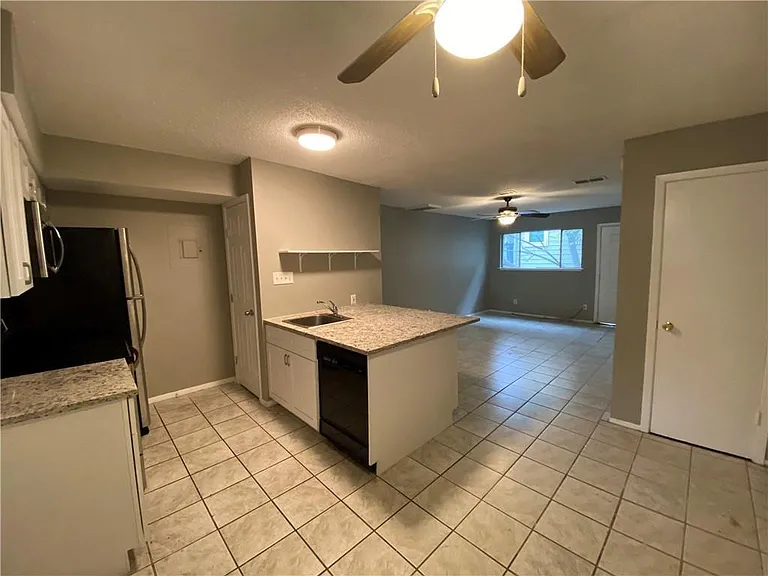 2413 Leon St #101 — Photo 8