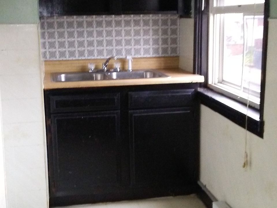 2nd image of 728 Fallowfield Ave APT 2A
