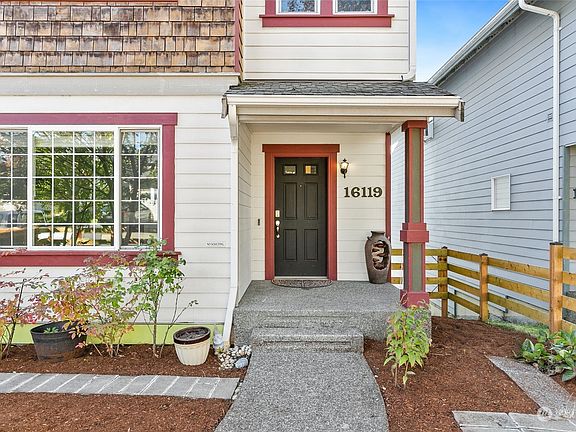 3rd image of 16119 2nd Avenue NE