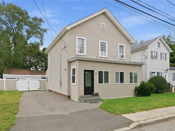 19 Railroad Avenue, Amityville, NY 11701