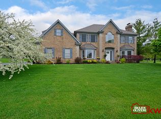 179 Meadowlark Dr, Hawthorn Woods, IL 60047