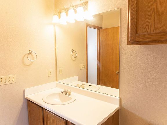 4th image of 309 Hood Ct