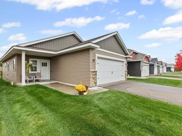 713 Cherrywood Ln NE, Isanti, MN 55040