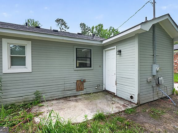 2nd image of 3007 Mistletoe Ave