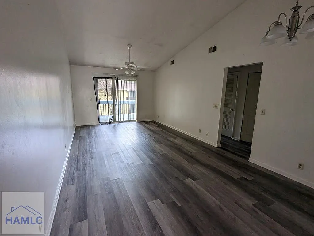 2 bed, 2.0 bath, 973 sqft, $1,150 — Photo 2